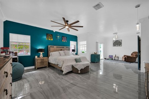 Villa ou maison à vendre à Southwest Ranches, Floride: 5 chambres, 427.16 m2 № 2048769 - photo 15