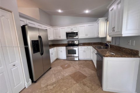 House in Boca Raton, Florida 4 bedrooms, 183.95 sq.m. № 1695684 - photo 20