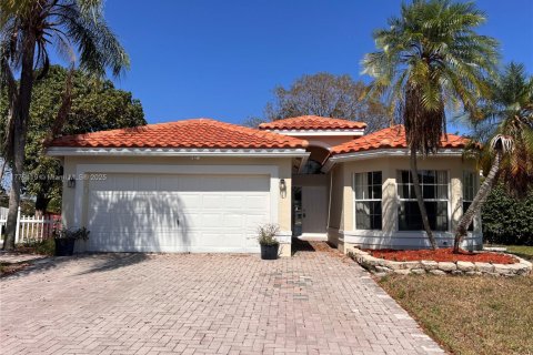 House in Boca Raton, Florida 4 bedrooms, 183.95 sq.m. № 1695684 - photo 1