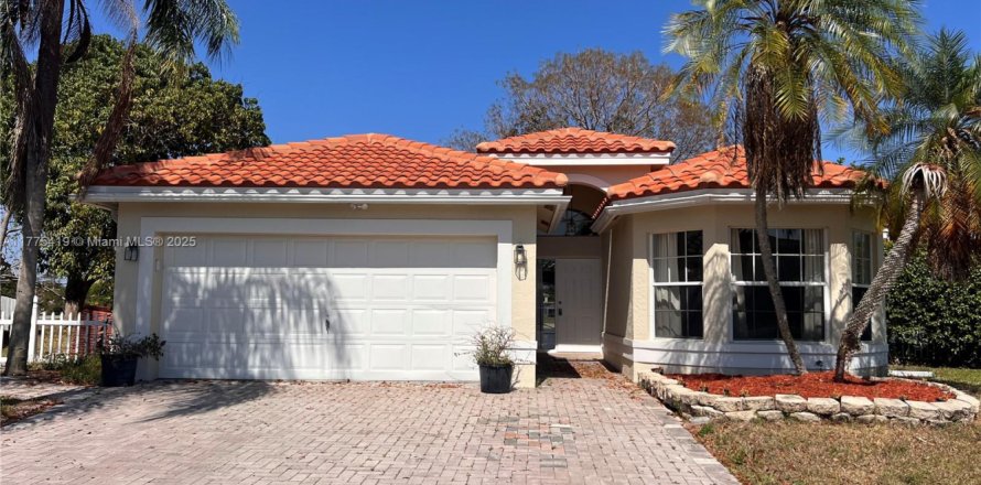 House in Boca Raton, Florida 4 bedrooms, 183.95 sq.m. № 1695684