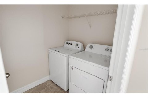 House in Kissimmee, Florida 4 bedrooms, 195.09 sq.m. № 1744387 - photo 13