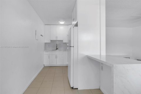 Copropriété à louer à Miami, Floride: 1 chambre, 53.88 m2 № 1696452 - photo 7