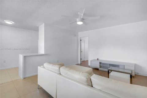 Copropriété à louer à Miami, Floride: 1 chambre, 53.88 m2 № 1696452 - photo 3