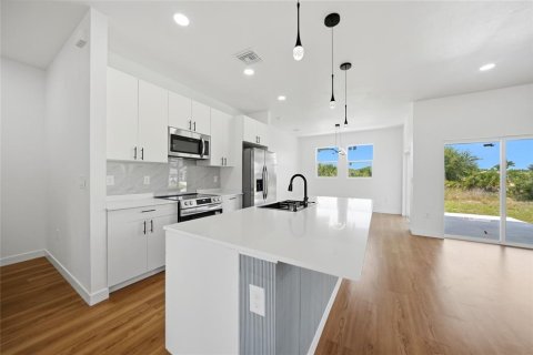 Villa ou maison à vendre à Port Charlotte, Floride: 3 chambres, 176.51 m2 № 2167572 - photo 17