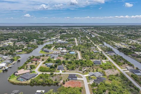 Villa ou maison à vendre à Port Charlotte, Floride: 3 chambres, 176.51 m2 № 2167572 - photo 4