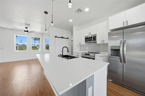 Villa ou maison à vendre à Port Charlotte, Floride: 3 chambres, 176.51 m2 № 2167572 - photo 18