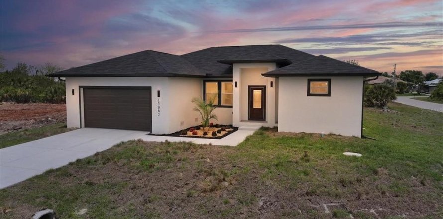 Villa ou maison à Port Charlotte, Floride 3 chambres, 176.51 m2 № 2167572