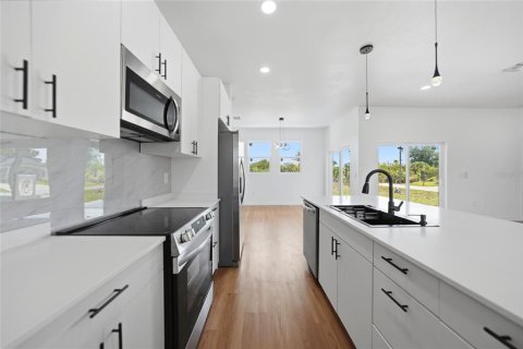 Villa ou maison à vendre à Port Charlotte, Floride: 3 chambres, 176.51 m2 № 2167572 - photo 19