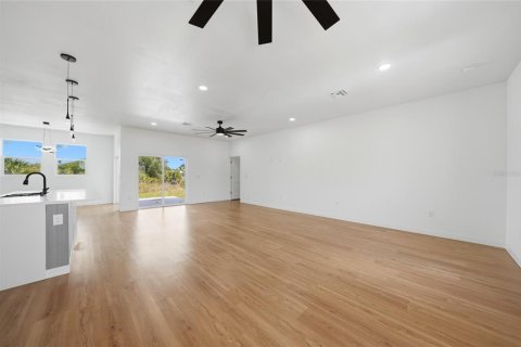 Villa ou maison à vendre à Port Charlotte, Floride: 3 chambres, 176.51 m2 № 2167572 - photo 13