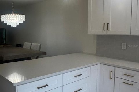 Condo in Sarasota, Florida, 2 bedrooms № 2156217 - photo 4