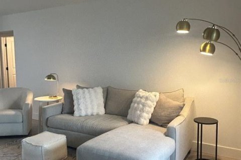 Condo in Sarasota, Florida, 2 bedrooms № 2156217 - photo 9