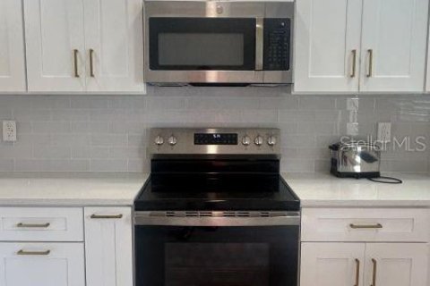 Condo in Sarasota, Florida, 2 bedrooms № 2156217 - photo 5