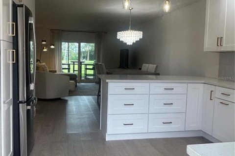 Condo in Sarasota, Florida, 2 bedrooms № 2156217 - photo 3