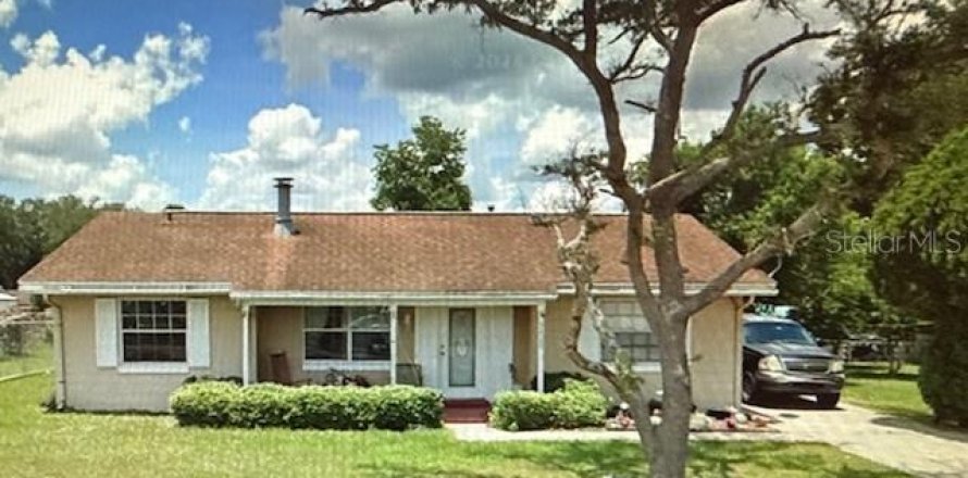 House in Ocala, Florida 3 bedrooms, 112.69 sq.m. № 1757576