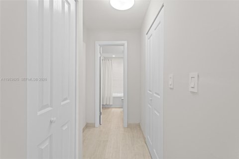 Condo in Miami Beach, Florida, 1 bedroom  № 2009651 - photo 20