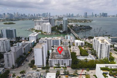 Condo in Miami Beach, Florida, 1 bedroom  № 2009651 - photo 29