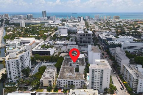 Condo in Miami Beach, Florida, 1 bedroom  № 2009651 - photo 30