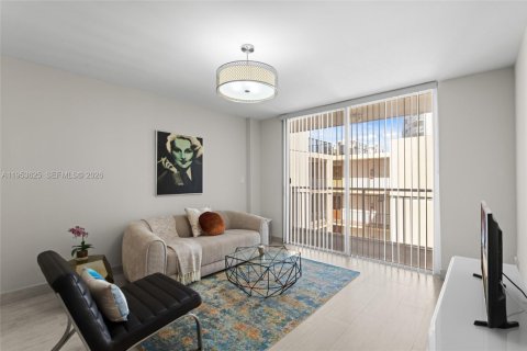 Condo in Miami Beach, Florida, 1 bedroom  № 2009651 - photo 15