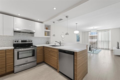 Condo in Miami Beach, Florida, 1 bedroom  № 2009651 - photo 6