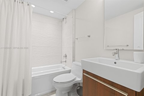 Condo in Miami Beach, Florida, 1 bedroom  № 2009651 - photo 22