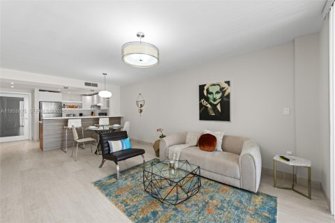 Condo in Miami Beach, Florida, 1 bedroom  № 2009651 - photo 16