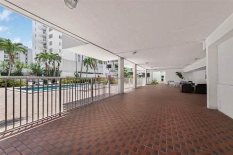Condo in Miami Beach, Florida, 1 bedroom  № 2009651 - photo 27