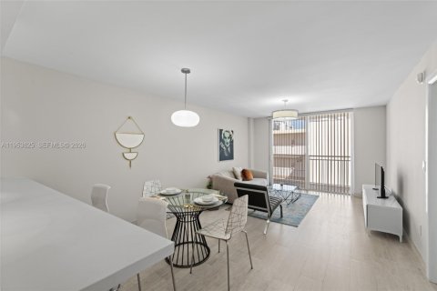 Condo in Miami Beach, Florida, 1 bedroom  № 2009651 - photo 13
