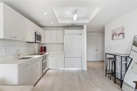 Condominio en venta en Miami, Florida, 1 dormitorio, 76.74 m2 № 2011154 - foto 13