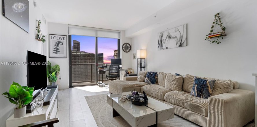 Condominio en Miami, Florida, 1 dormitorio  № 2011154