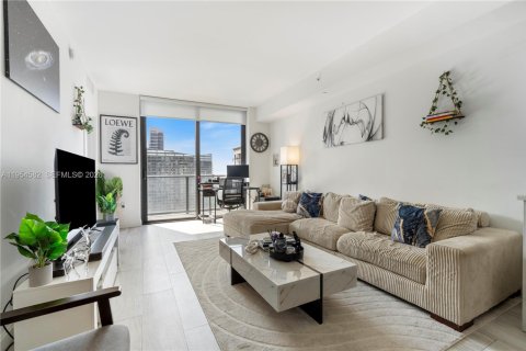 Condominio en venta en Miami, Florida, 1 dormitorio, 76.74 m2 № 2011154 - foto 3