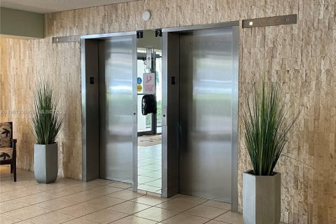 Copropriété à louer à Pompano Beach, Floride: 2 chambres, 127.28 m2 № 2023270 - photo 21