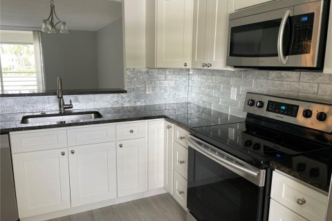 Condo à Pompano Beach, Floride, 2 chambres  № 2023270