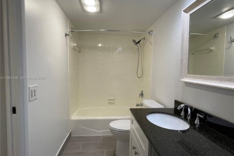 Copropriété à louer à Pompano Beach, Floride: 2 chambres, 127.28 m2 № 2023270 - photo 10