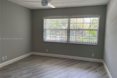 Copropriété à louer à Pompano Beach, Floride: 2 chambres, 127.28 m2 № 2023270 - photo 11
