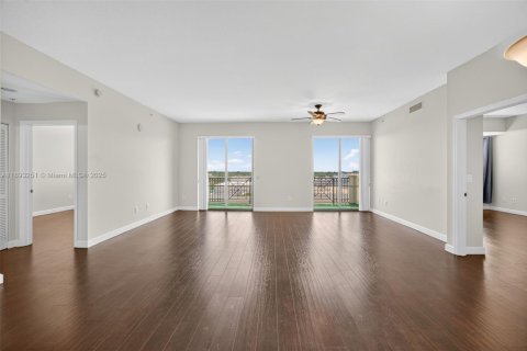 Condo in Miami, Florida, 2 bedrooms  № 1947713 - photo 5