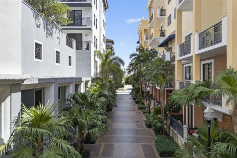 Condo in Miami, Florida, 2 bedrooms  № 1947713 - photo 30