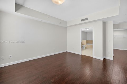 Condo in Miami, Florida, 2 bedrooms  № 1947713 - photo 10