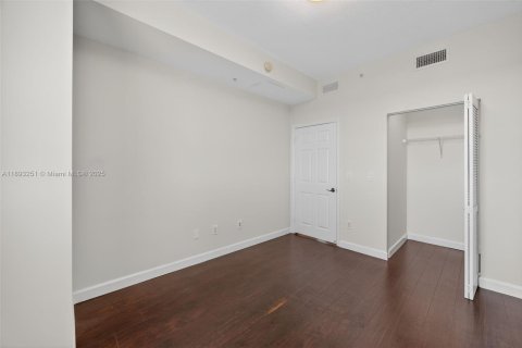 Condo in Miami, Florida, 2 bedrooms  № 1947713 - photo 17