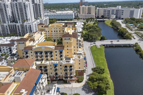 Condo in Miami, Florida, 2 bedrooms  № 1947713 - photo 25