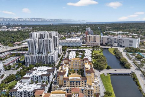 Condo in Miami, Florida, 2 bedrooms  № 1947713 - photo 27