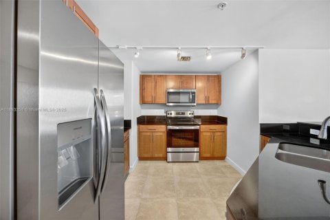 Condo in Miami, Florida, 2 bedrooms  № 1947713 - photo 8