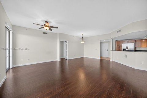 Condo in Miami, Florida, 2 bedrooms  № 1947713 - photo 1