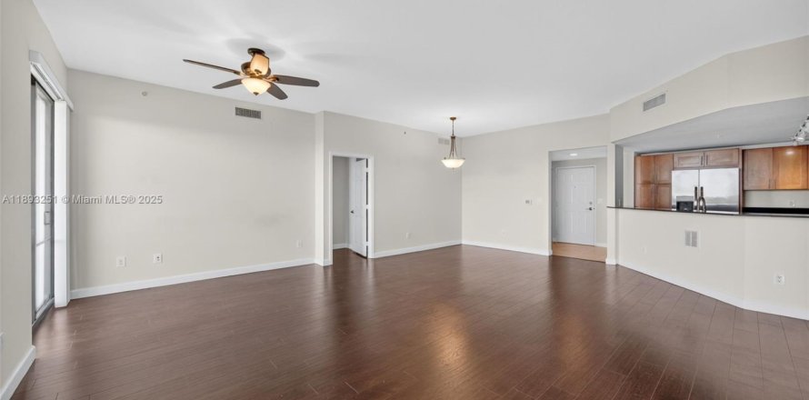 Condo in Miami, Florida, 2 bedrooms  № 1947713