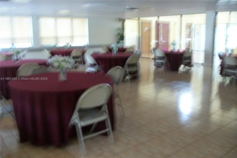 Adosado en venta en Hialeah, Florida, 3 dormitorios, 121.14 m2 № 1925093 - foto 23