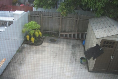 Adosado en venta en Hialeah, Florida, 3 dormitorios, 121.14 m2 № 1925093 - foto 16