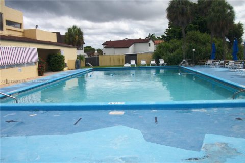Adosado en venta en Hialeah, Florida, 3 dormitorios, 121.14 m2 № 1925093 - foto 28