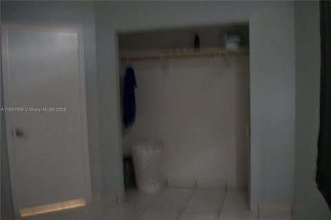 Adosado en venta en Hialeah, Florida, 3 dormitorios, 121.14 m2 № 1925093 - foto 10