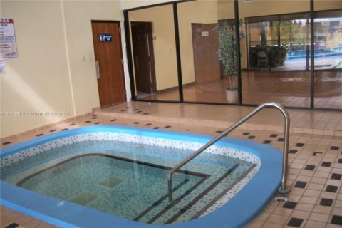 Adosado en venta en Hialeah, Florida, 3 dormitorios, 121.14 m2 № 1925093 - foto 26