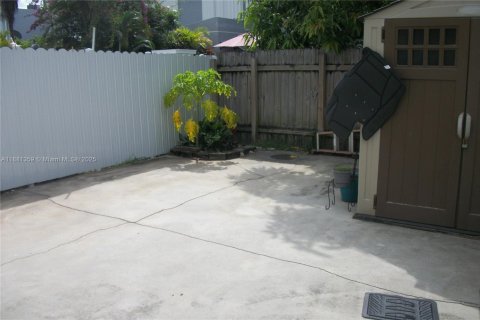 Adosado en venta en Hialeah, Florida, 3 dormitorios, 121.14 m2 № 1925093 - foto 18