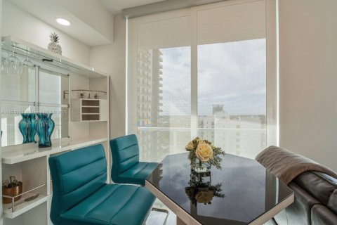 Condominio en alquiler en Fort Lauderdale, Florida, 1 dormitorio, 56.39 m2 № 1934195 - foto 3